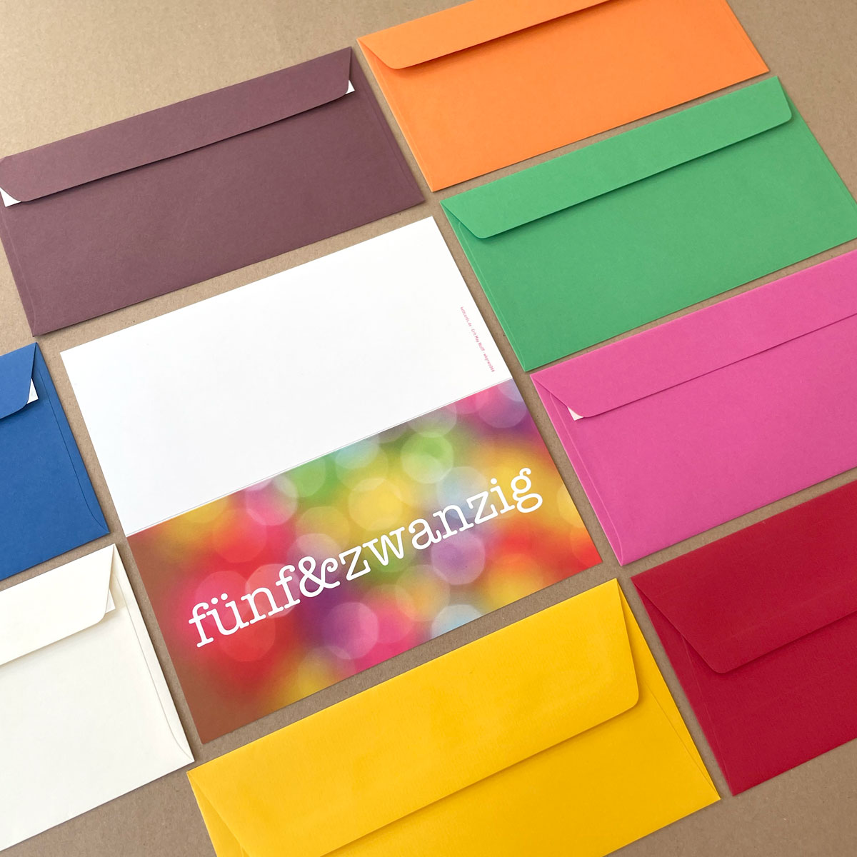 fünf & zwanzig - fröhliche Einladungs- und Glückwunschkarten mit farbigen Umschlägen