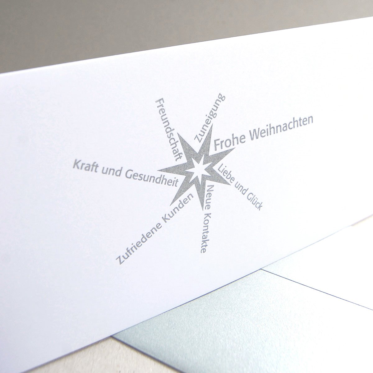 Grüße und Wünsche. Weihnachtskarten für Unternehmen mit silbernem Druck