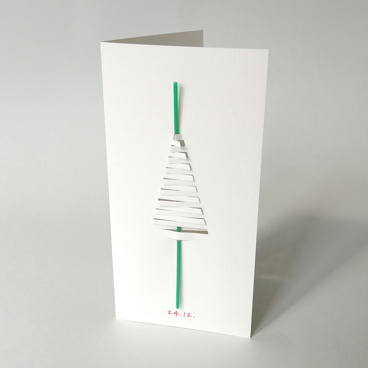 Design-Weihnachtskarte mit superdünner Kerze