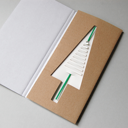 Design-Weihnachtskarte mit superdünner Kerze und passender Verpackung