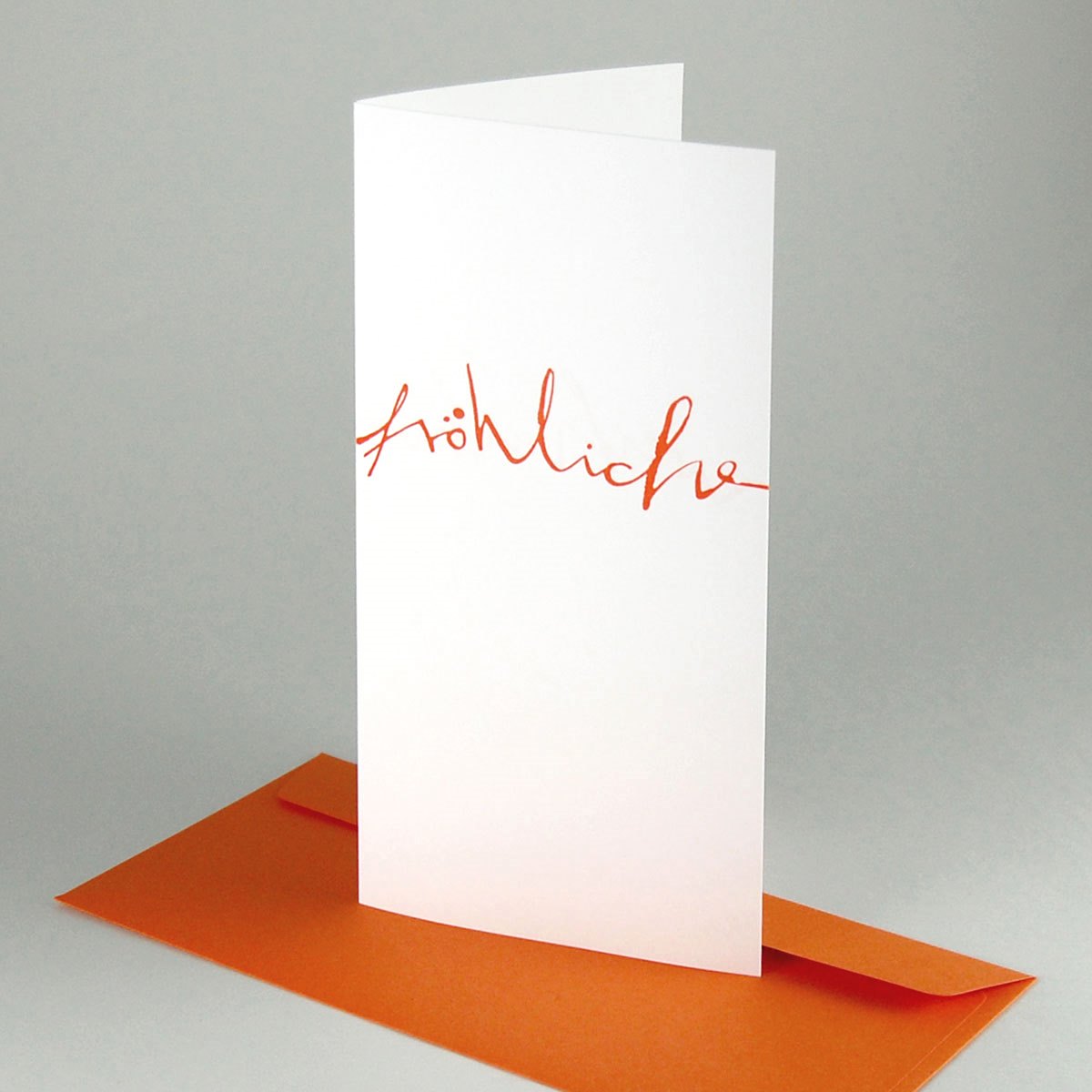 Weihnachtskarten mit orange gedruckten Grüßen und orangen Umschlägen