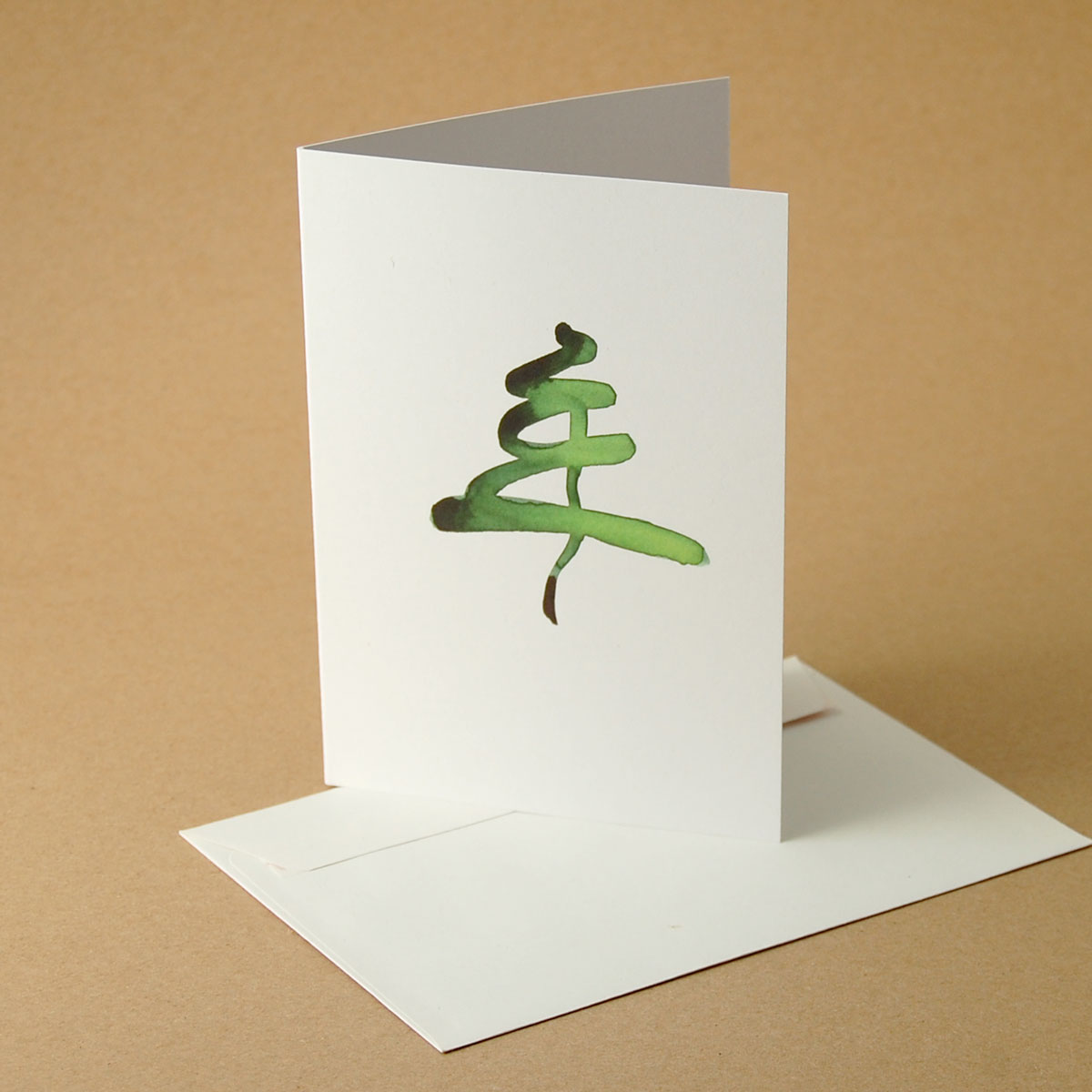 skizzierter Baum, Recycling-Weihnachtskarten mit weißen Recyclingumschlägen