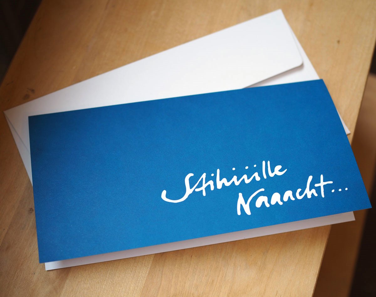 Stille Nacht, blaue Recycling-Weihnachtskarten mit Recyclingumschlägen