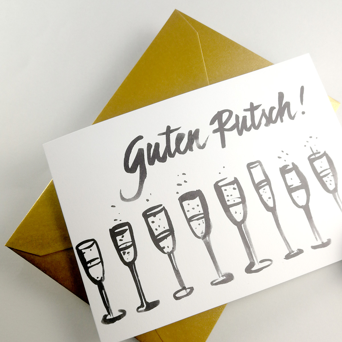 Neujahrskarten mit Sektgläsern und goldenen Umschlägen