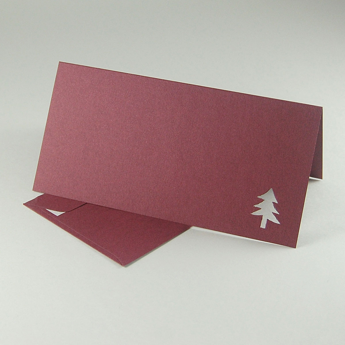 brombeerfarbene Weihnachtskarte mit brombeerfarbenen Umschlägen