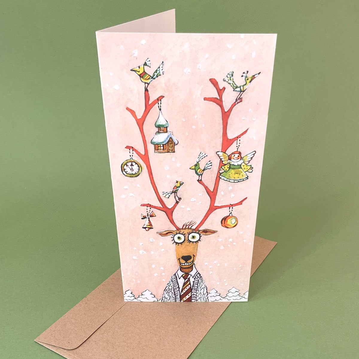 weihnachtlich geschmücktes Geweih, Recycling-Weihnachtskarten mit braunen Kuverts