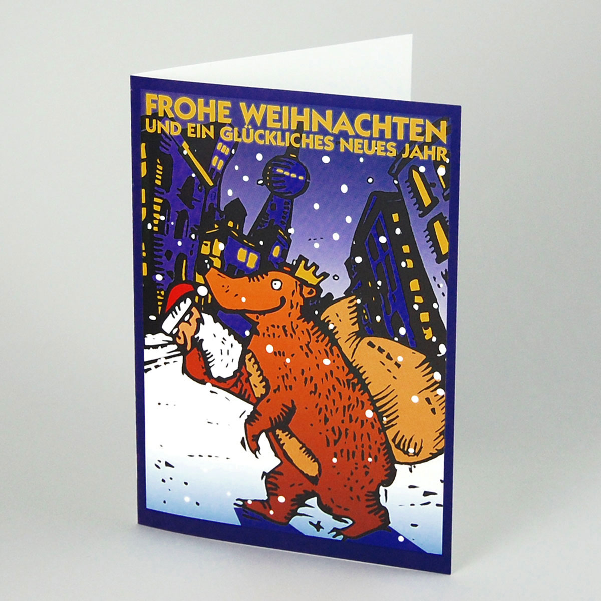 Berliner Bär in einer verschneiten Straße mit dem Fernsehturm, witzige Berliner Weihnachtskarten
