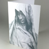 Trauerpost: Klappkarten mit trauernder Maria, gedruckt auf weißem Recyclingkarton