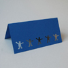 blaue Glückwunschkarten mit fünf ausgestanzten Figuren