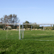Volleyballnetz mit Handtuch, verrottete Sportstätten, Fotografien