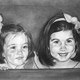 Kohlestift-Portäts nach Foto: zwei Schwestern, tolle Geschenkidee für Familien