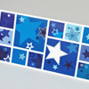 Weihnachtskarte mit blauen und weißen Sternen