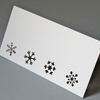 Weihnachtskarten mit ausgestanzten Schneeflocken